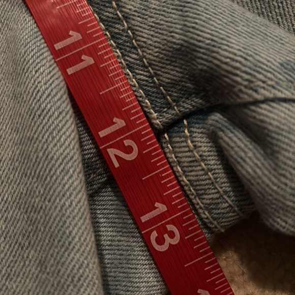 • cargo wide leg light wash jeans with low pockets • - Picture 8 of 8